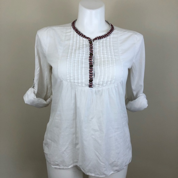 Gap pull on blouse w/ embroidery detail, sz medium